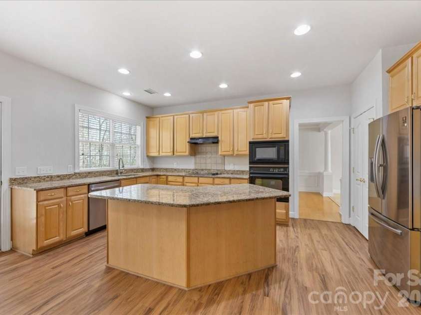 11143 Knight Castle Drive, Charlotte, NC 28277.  MLS# CAR4354916, YatesRealty ID 6871. Kitchen