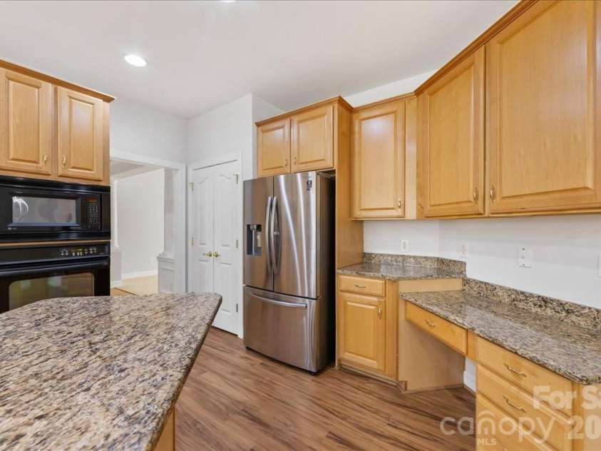 11143 Knight Castle Drive, Charlotte, NC 28277.  MLS# CAR4354916, YatesRealty ID 6871. Kitchen
