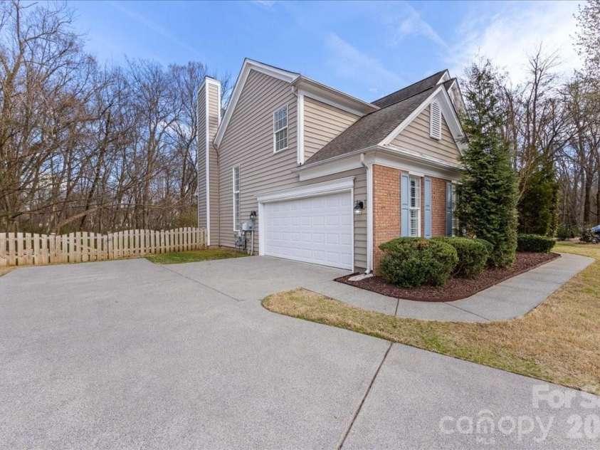 11143 Knight Castle Drive, Charlotte, NC 28277.  MLS# CAR4354916, YatesRealty ID 6871. Side Load 2 car garage