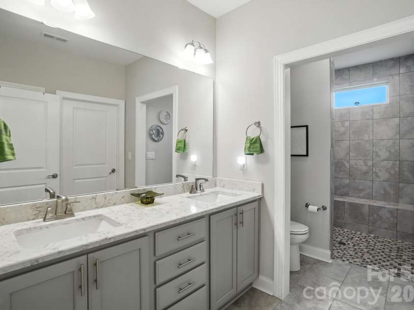 695 Poplar View Drive, Concord, NC 28027.  MLS# CAR4361870, YatesRealty ID 6872. Primary Bath