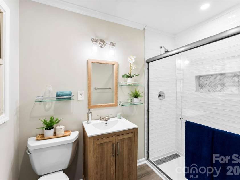 420 Downey Place, Gastonia, NC 28054.  MLS# CAR4357786, YatesRealty ID 6873. Ensuite bathroom