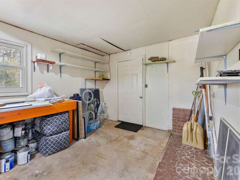 420 Downey Place, Gastonia, NC 28054.  MLS# CAR4357786, YatesRealty ID 6873. Workroom