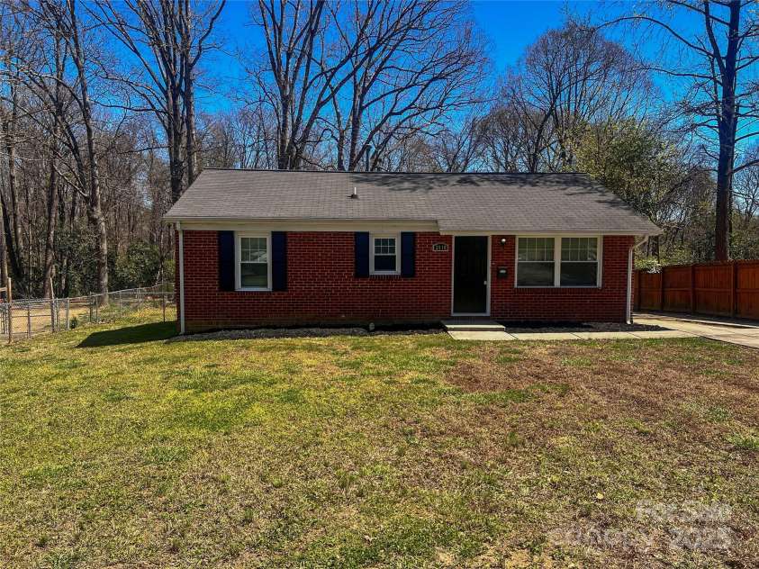 3918 Barlowe Road, Charlotte, NC 28208.  MLS# CAR4117330, YatesRealty ID 6874. 