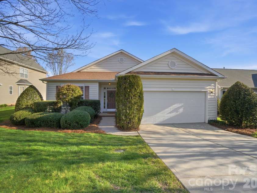415 Garnet Court, Fort Mill, SC 29708.  MLS# CAR4359202, YatesRealty ID 6874. 
