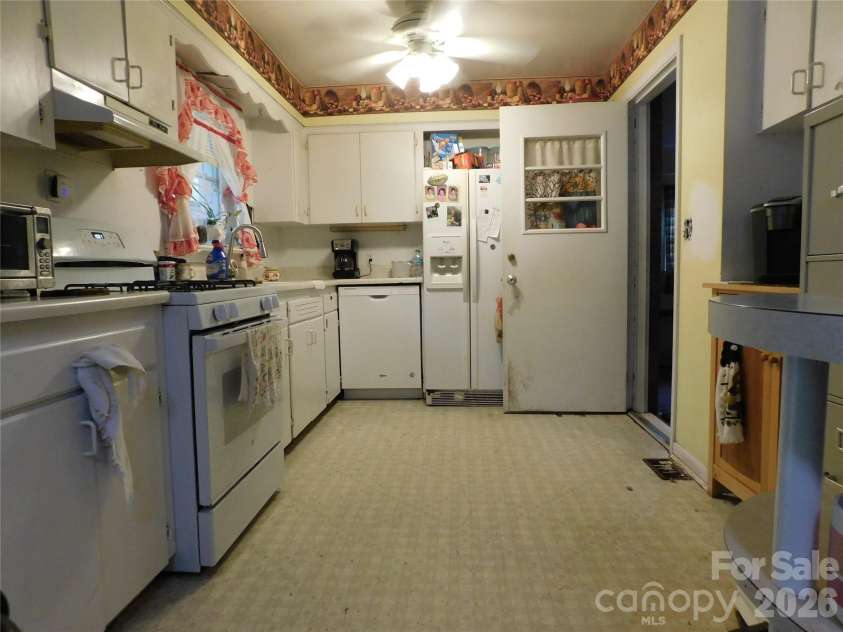124 Jeff Street, Hendersonville, NC 28739.  MLS# CAR4360329, YatesRealty ID 6875. Nice size kitchen with ample counter space.