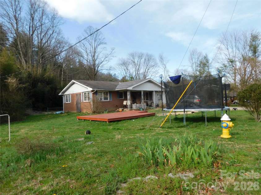 124 Jeff Street, Hendersonville, NC 28739.  MLS# CAR4360329, YatesRealty ID 6875. Spacious front yard.