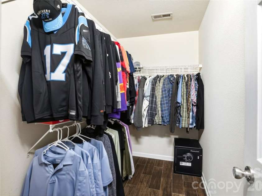 6714 Wicked Oak Lane, Charlotte, NC 28216.  MLS# CAR4357871, YatesRealty ID 6876. Spacious primary closet offering ample storage