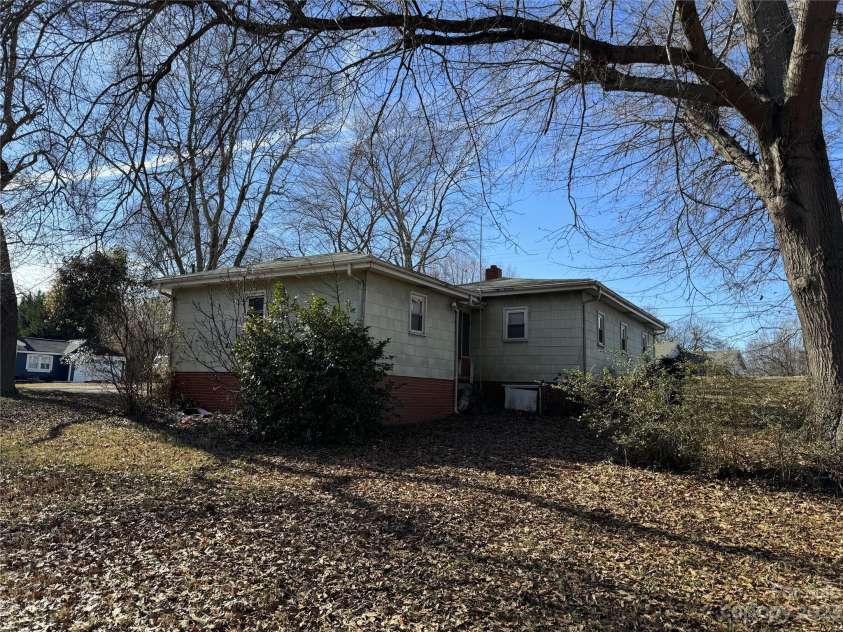 201 Belt Drive, Gastonia, NC 28056.  MLS# CAR4091607, YatesRealty ID 6878. 