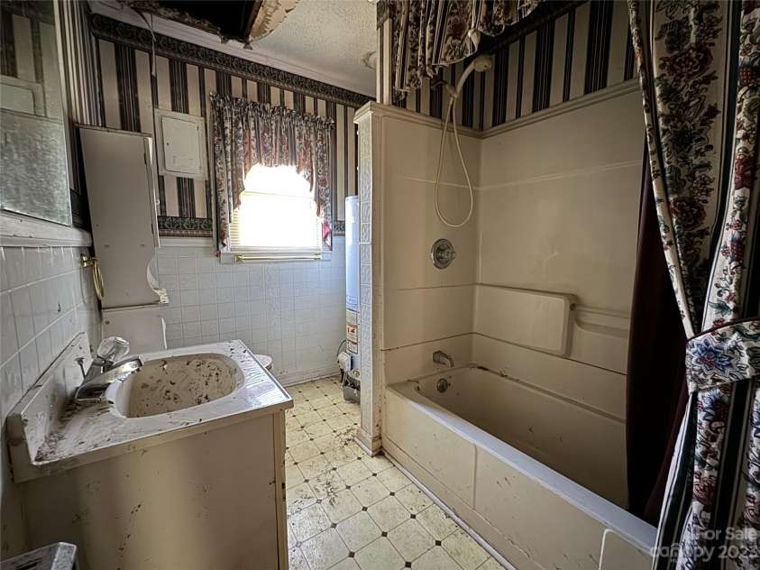 201 Belt Drive, Gastonia, NC 28056.  MLS# CAR4091607, YatesRealty ID 6878. 