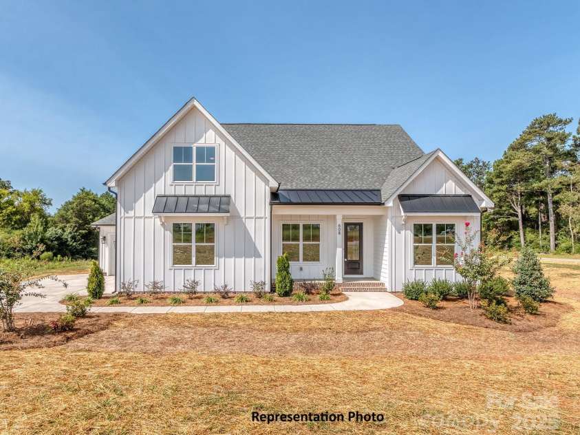 5042 Carolina North Drive, Gastonia, NC 28056.  MLS# CAR4299028, YatesRealty ID 688. 