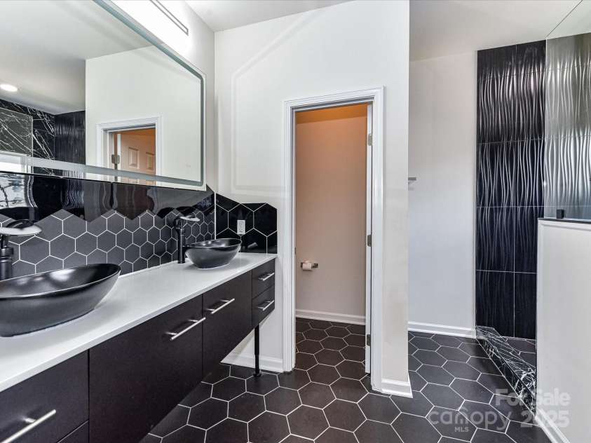 7518 Turley Ridge Lane, Charlotte, NC 28273.  MLS# CAR4272341, YatesRealty ID 688. One of the primary bathrooms - fully upgraded