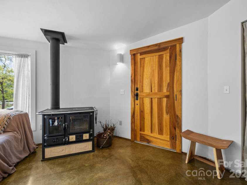 44 Brookside Drive, Burnsville, NC 28714.  MLS# CAR4183615, YatesRealty ID 6880. 