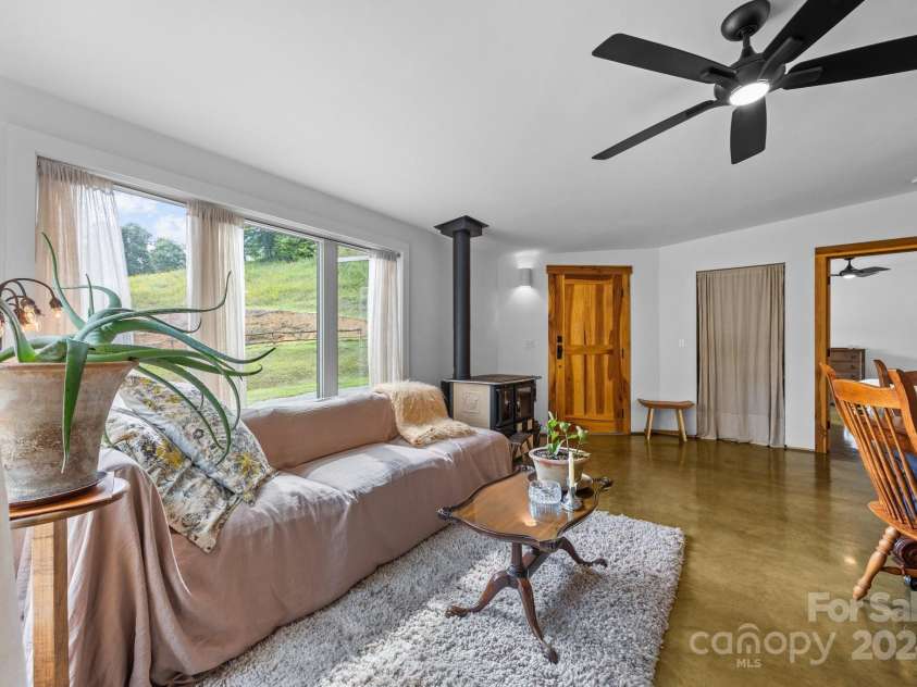 44 Brookside Drive, Burnsville, NC 28714.  MLS# CAR4183615, YatesRealty ID 6880. 