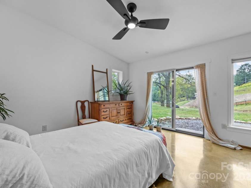 44 Brookside Drive, Burnsville, NC 28714.  MLS# CAR4183615, YatesRealty ID 6880. 