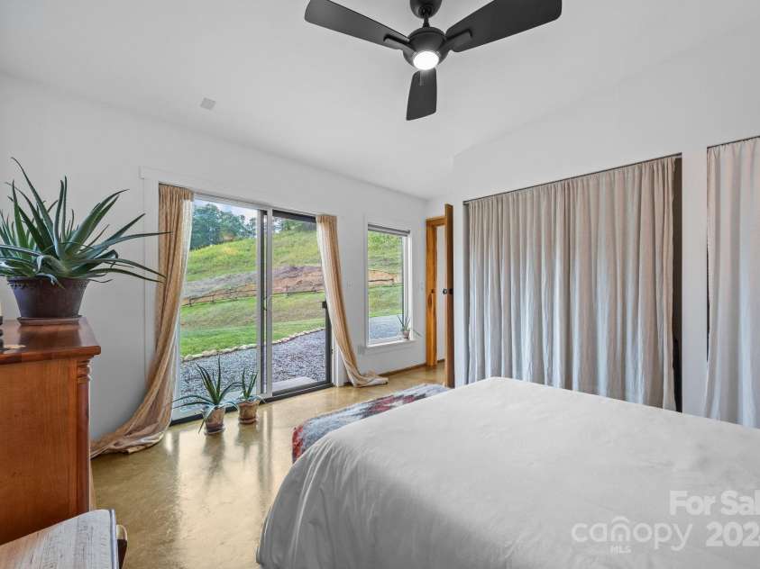 44 Brookside Drive, Burnsville, NC 28714.  MLS# CAR4183615, YatesRealty ID 6880. 