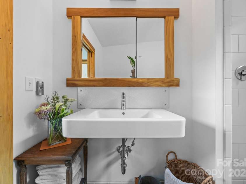 44 Brookside Drive, Burnsville, NC 28714.  MLS# CAR4183615, YatesRealty ID 6880. 