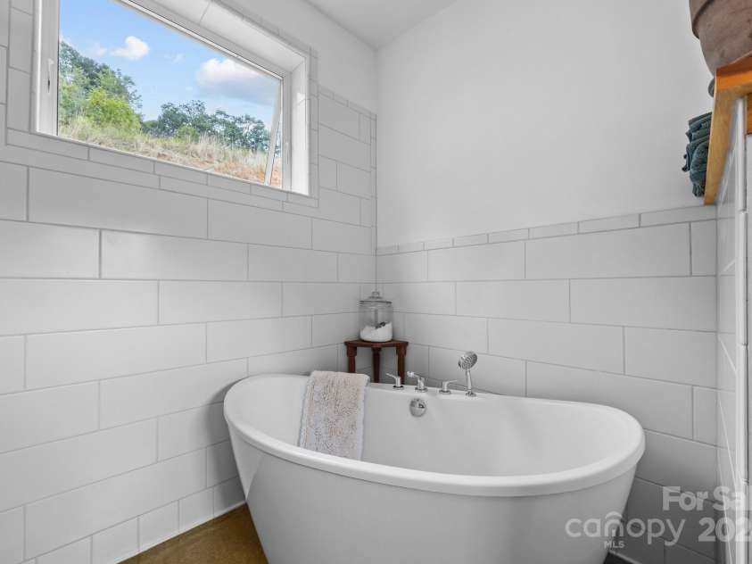 44 Brookside Drive, Burnsville, NC 28714.  MLS# CAR4183615, YatesRealty ID 6880. 