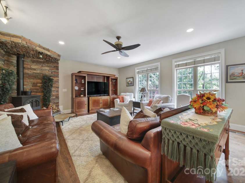 827 Abilene Lane, Fort Mill, SC 29715.  MLS# CAR4310286, YatesRealty ID 6880. 