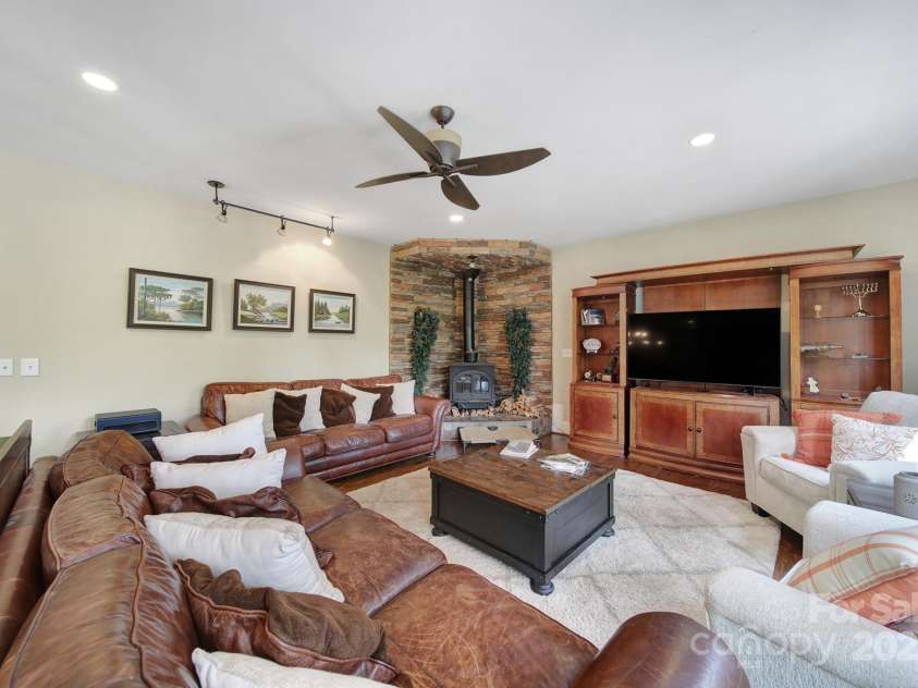 827 Abilene Lane, Fort Mill, SC 29715.  MLS# CAR4310286, YatesRealty ID 6880. 