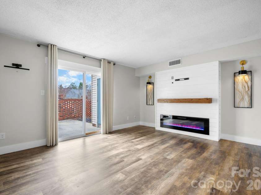 2705 Center Street, Hickory, NC 28601.  MLS# CAR4338050, YatesRealty ID 6882. 