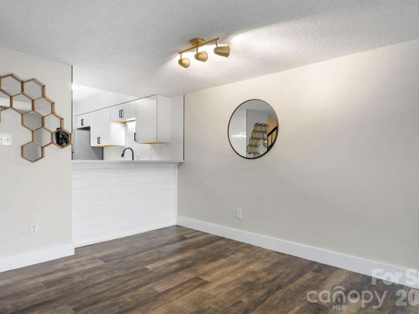 2705 Center Street, Hickory, NC 28601.  MLS# CAR4338050, YatesRealty ID 6882. 