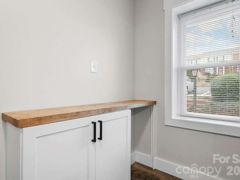 2705 Center Street, Hickory, NC 28601.  MLS# CAR4338050, YatesRealty ID 6882. 