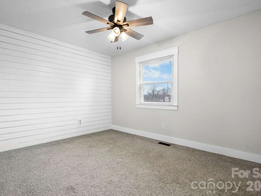 2705 Center Street, Hickory, NC 28601.  MLS# CAR4338050, YatesRealty ID 6882. 