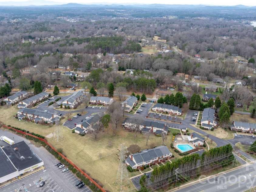 2705 Center Street, Hickory, NC 28601.  MLS# CAR4338050, YatesRealty ID 6882. 