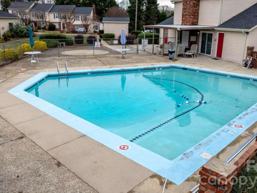 2705 Center Street, Hickory, NC 28601.  MLS# CAR4338050, YatesRealty ID 6882. 