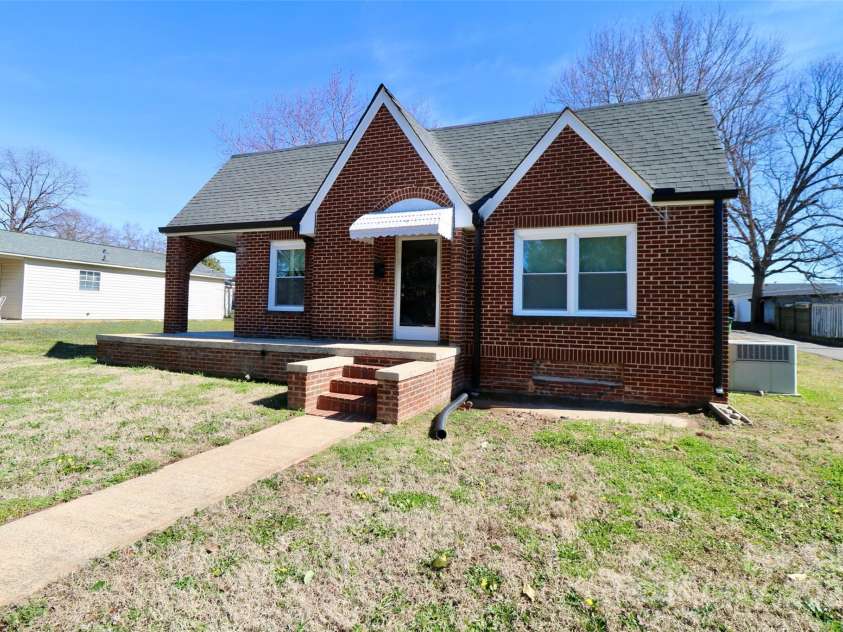 104 9th Street, Bessemer City, NC 28016.  MLS# CAR4225283, YatesRealty ID 6883. 