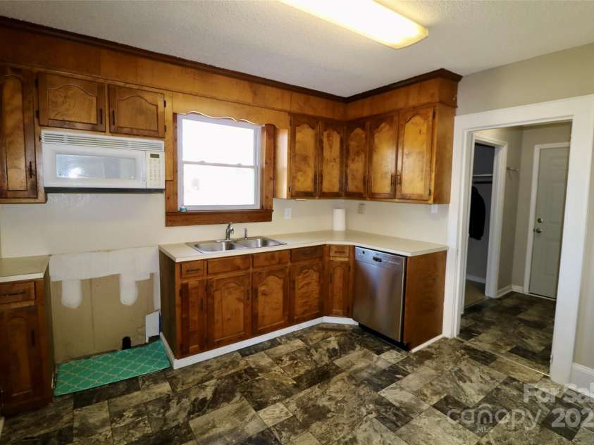 104 9th Street, Bessemer City, NC 28016.  MLS# CAR4225283, YatesRealty ID 6883. 