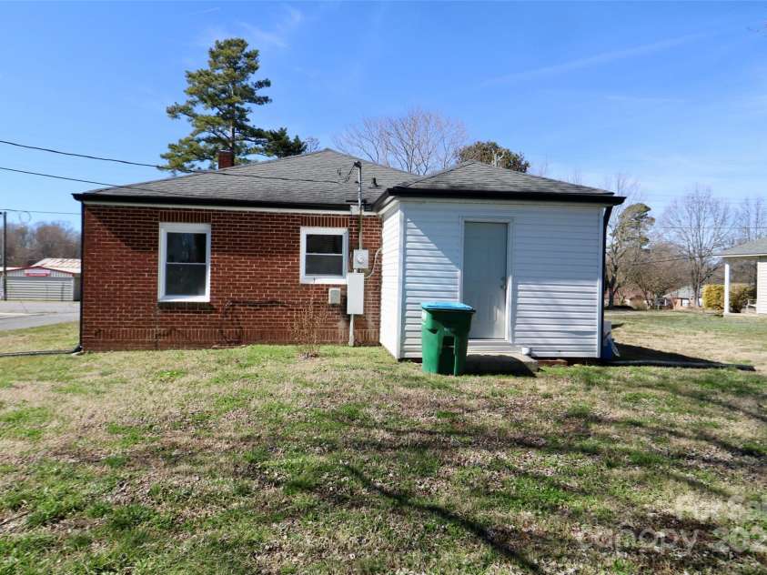 104 9th Street, Bessemer City, NC 28016.  MLS# CAR4225283, YatesRealty ID 6883. 