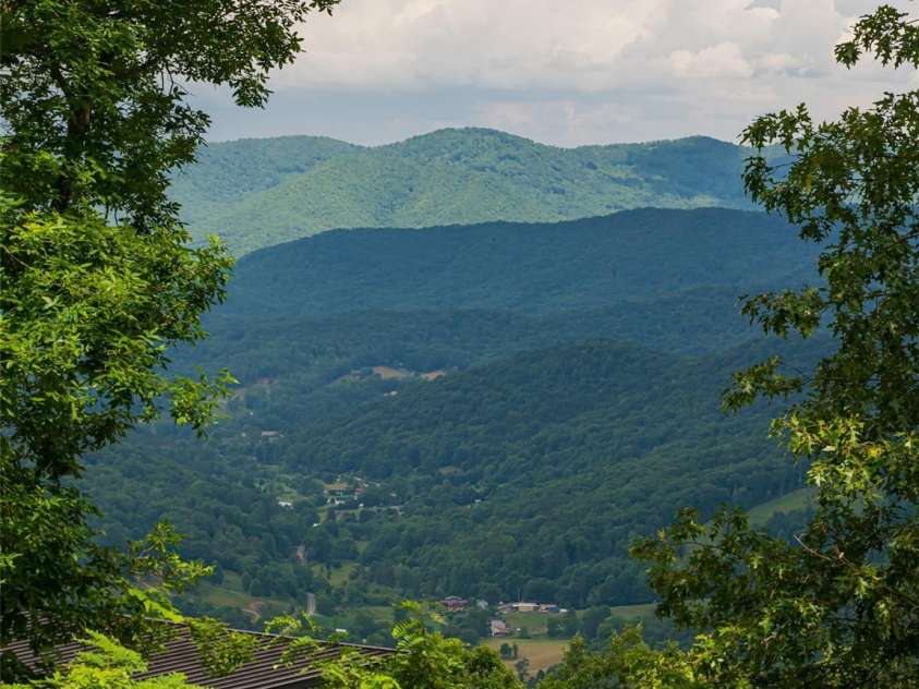 130 Bluff Creek Terrace, Candler, NC 28715.  MLS# CAR4278515, YatesRealty ID 6884. 