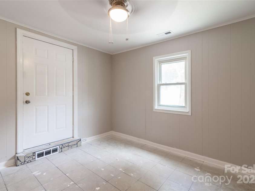 606 19th Avenue, Gastonia, NC 28052.  MLS# CAR4246216, YatesRealty ID 6884. 