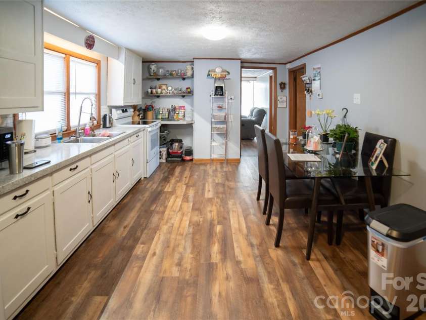 203 Cohen Street, Morganton, NC 28655.  MLS# CAR4336624, YatesRealty ID 6887. Nice Kitchen