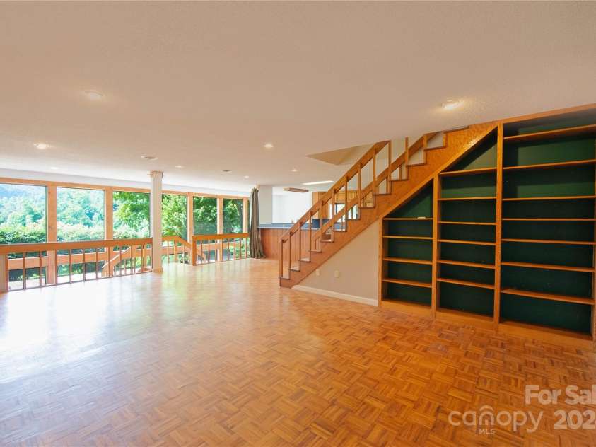 556 Blue Hill Road, Marshall, NC 28753.  MLS# CAR4154163, YatesRealty ID 6887. 