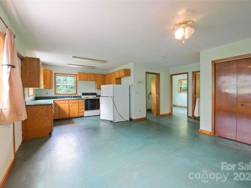 556 Blue Hill Road, Marshall, NC 28753.  MLS# CAR4154163, YatesRealty ID 6887. 735sf of additional flex space - perfect for an office, art studio or rental!