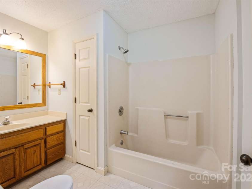 556 Blue Hill Road, Marshall, NC 28753.  MLS# CAR4154163, YatesRealty ID 6887. Second upstairs bathroom