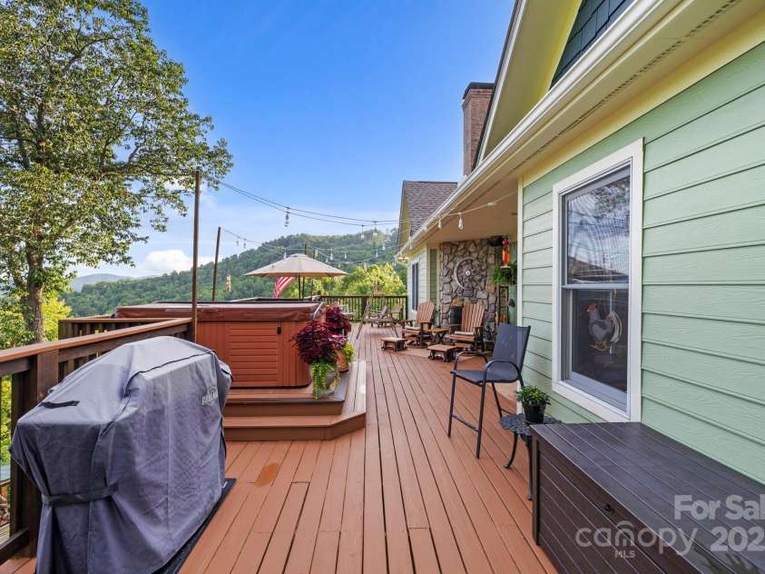 288 Hawks Point Drive, Zirconia, NC 28790.  MLS# CAR4239800, YatesRealty ID 689. 