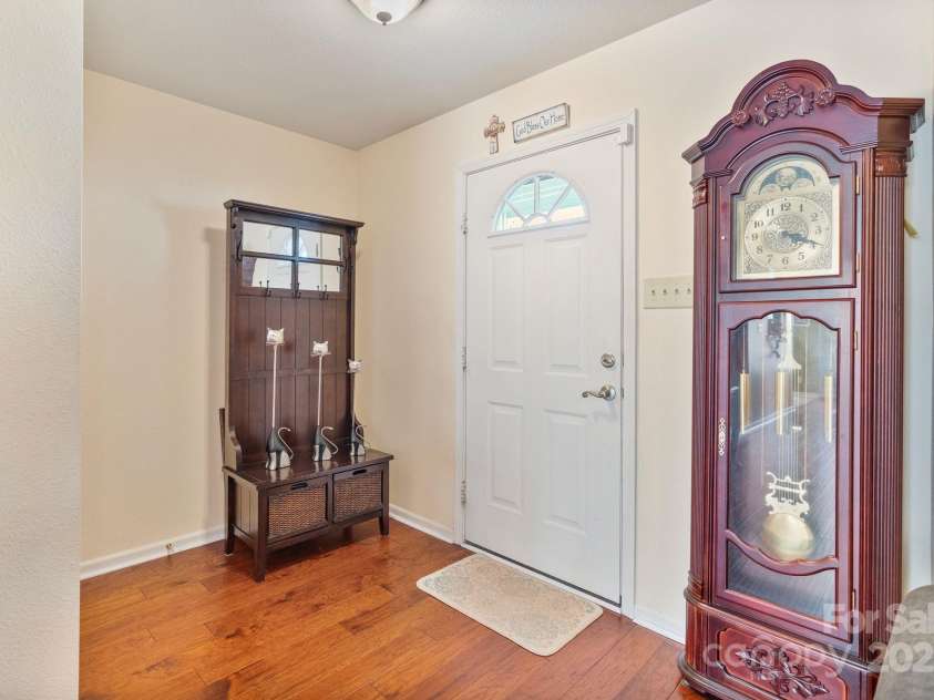 3247 Bamburgh Court, Charlotte, NC 28216.  MLS# CAR4224522, YatesRealty ID 6890. 
