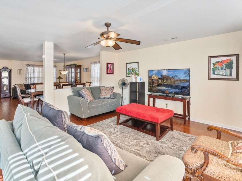 3247 Bamburgh Court, Charlotte, NC 28216.  MLS# CAR4224522, YatesRealty ID 6890. 