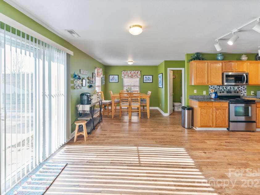 3247 Bamburgh Court, Charlotte, NC 28216.  MLS# CAR4224522, YatesRealty ID 6890. 