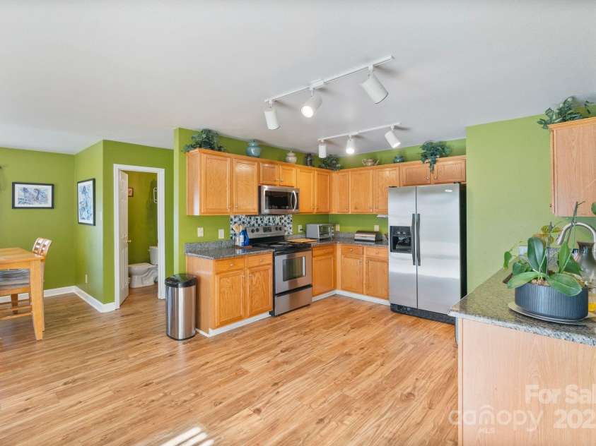 3247 Bamburgh Court, Charlotte, NC 28216.  MLS# CAR4224522, YatesRealty ID 6890. 