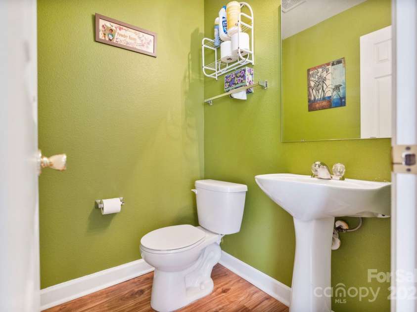 3247 Bamburgh Court, Charlotte, NC 28216.  MLS# CAR4224522, YatesRealty ID 6890. 