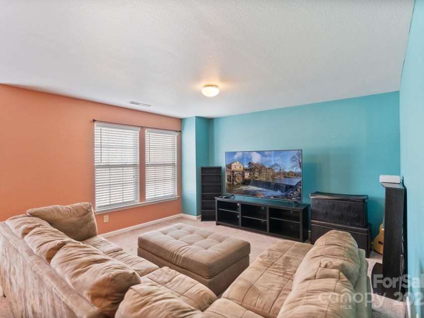 3247 Bamburgh Court, Charlotte, NC 28216.  MLS# CAR4224522, YatesRealty ID 6890. 