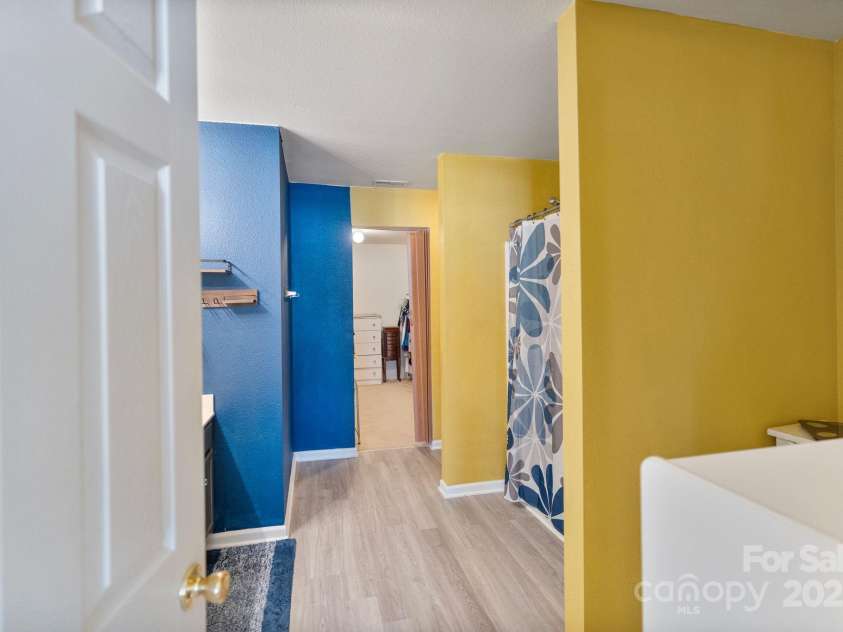 3247 Bamburgh Court, Charlotte, NC 28216.  MLS# CAR4224522, YatesRealty ID 6890. 