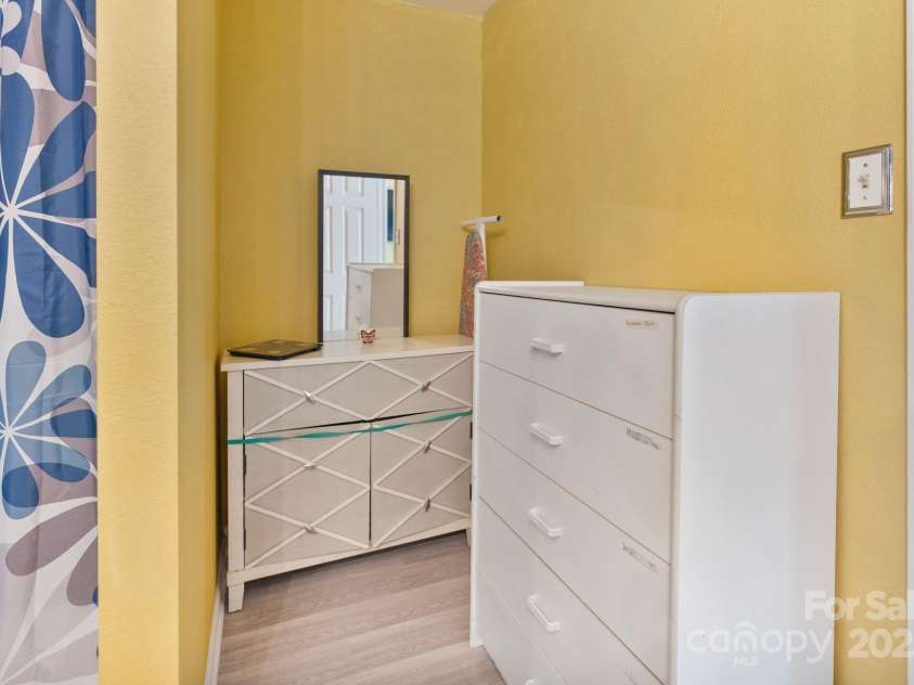 3247 Bamburgh Court, Charlotte, NC 28216.  MLS# CAR4224522, YatesRealty ID 6890. 
