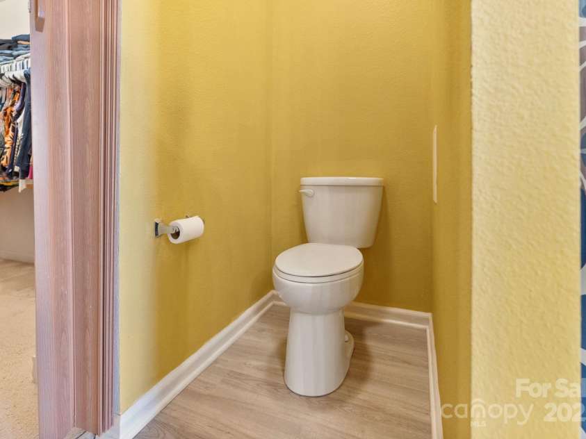 3247 Bamburgh Court, Charlotte, NC 28216.  MLS# CAR4224522, YatesRealty ID 6890. 