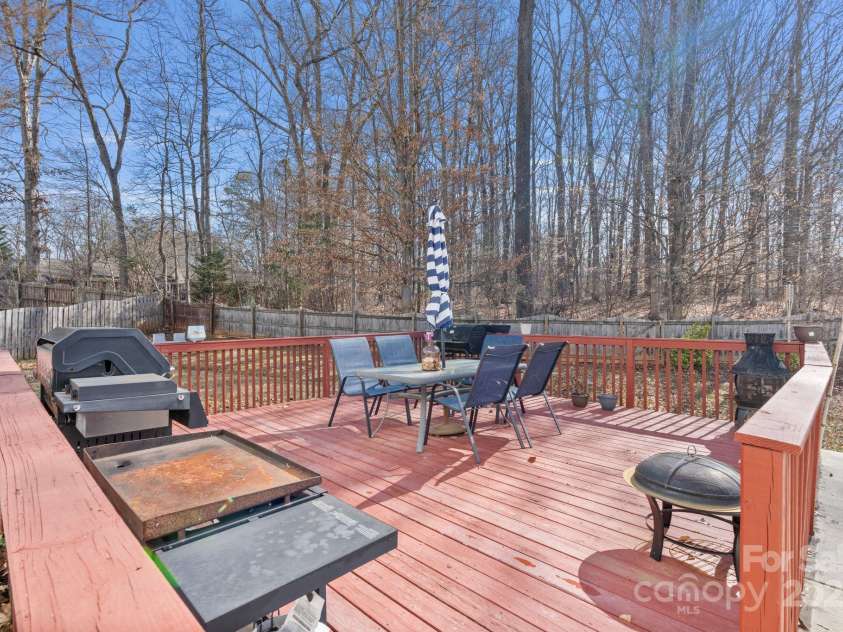 3247 Bamburgh Court, Charlotte, NC 28216.  MLS# CAR4224522, YatesRealty ID 6890. 