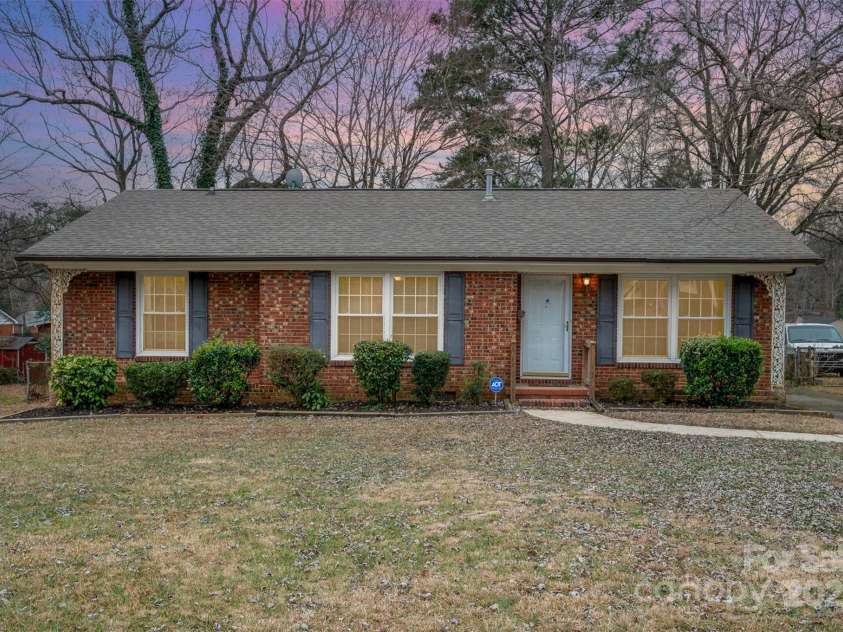 4201 Westridge Drive, Charlotte, NC 28208.  MLS# CAR4208935, YatesRealty ID 6892. 